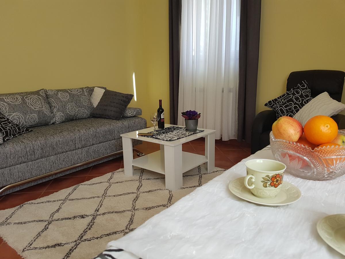 Apartments Ella Rovinj Bagian luar foto
