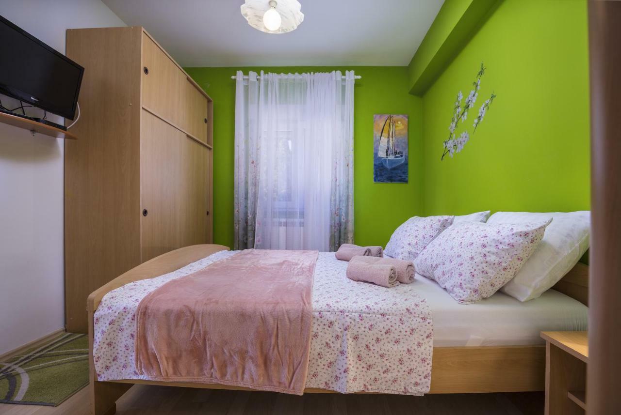 Apartments Ella Rovinj Bagian luar foto