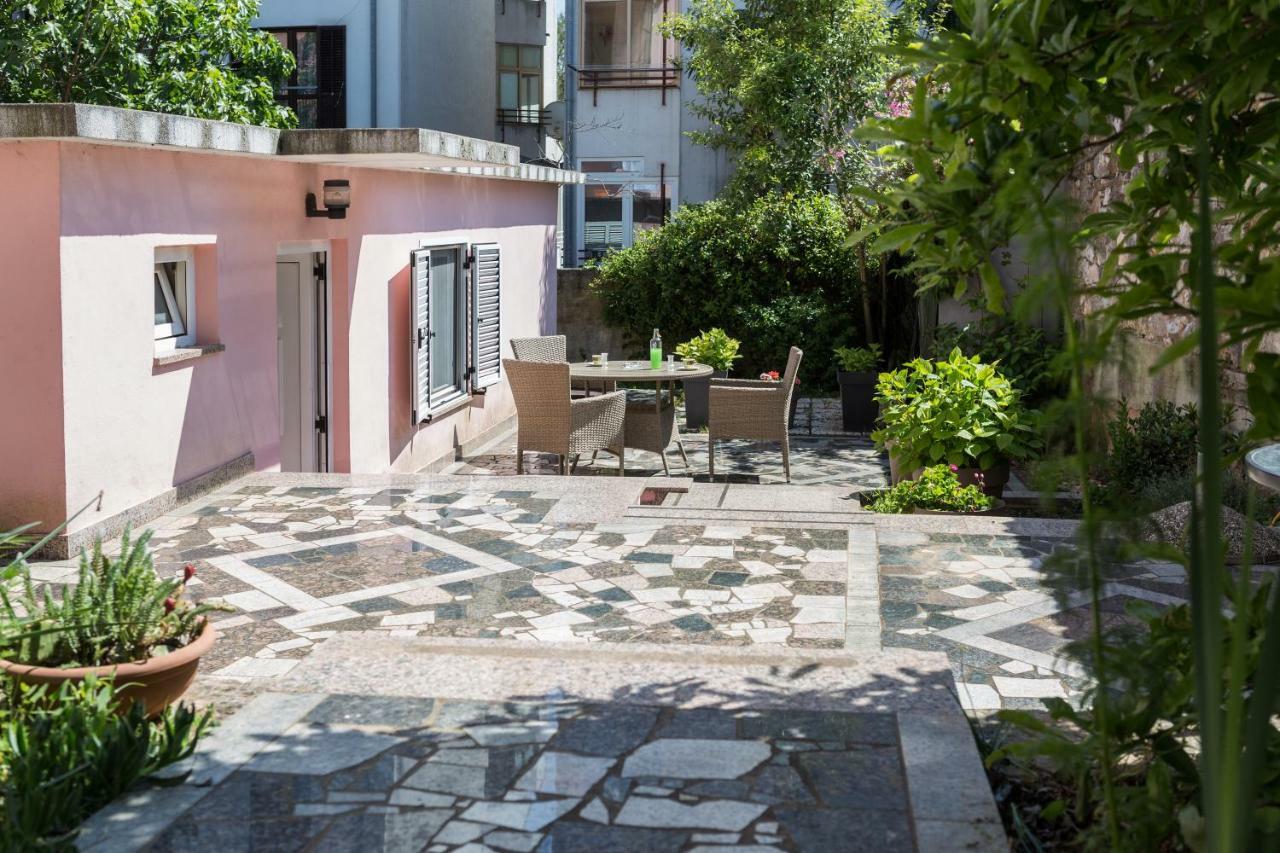 Apartments Ella Rovinj Bagian luar foto