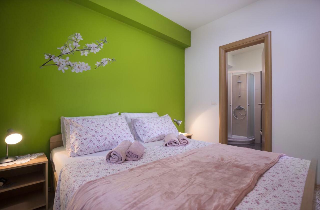 Apartments Ella Rovinj Bagian luar foto