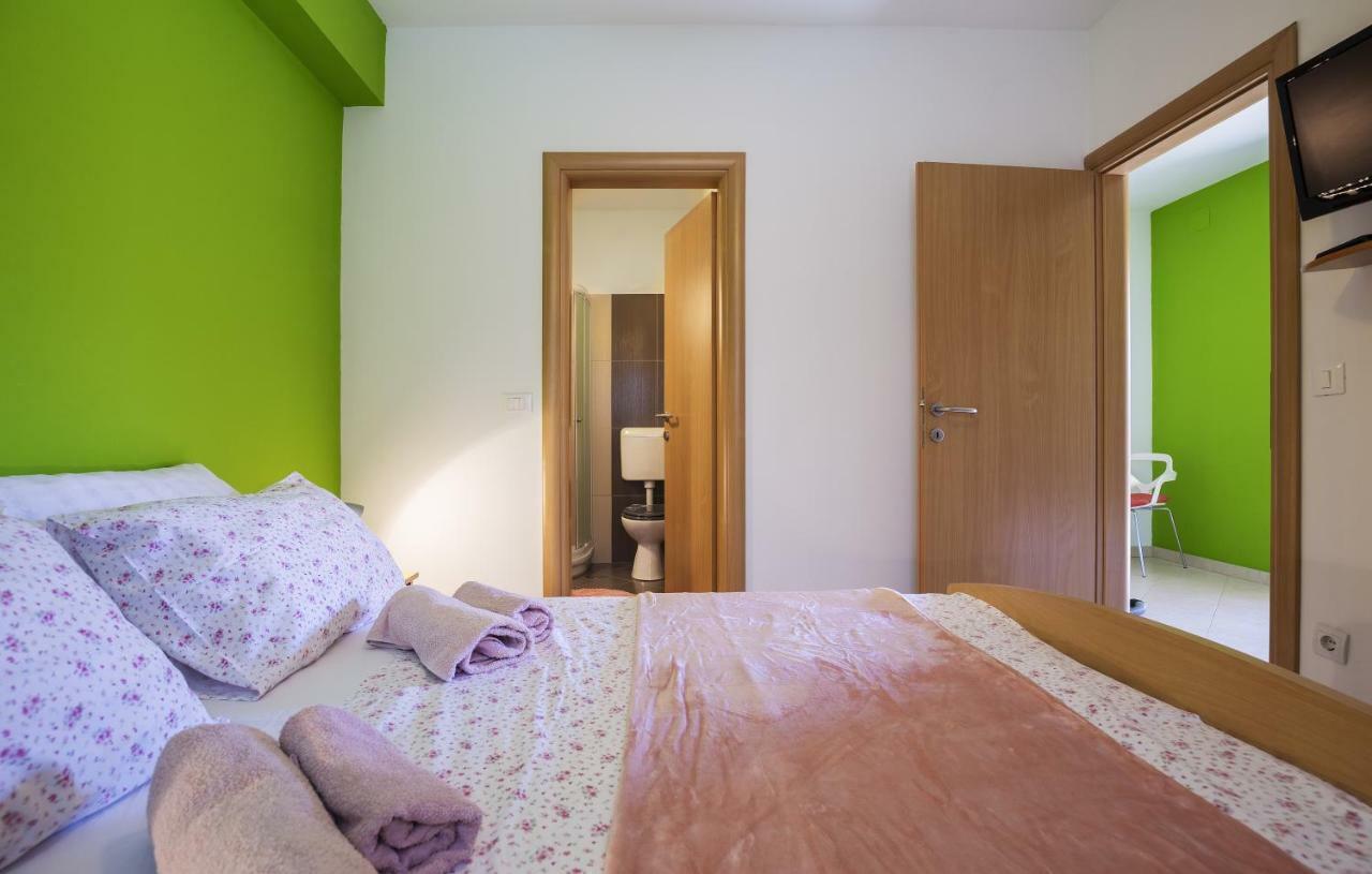 Apartments Ella Rovinj Bagian luar foto